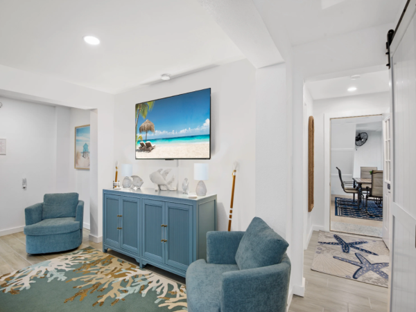 Fort Myers Beach Vacation Rental - Spacious 6 Bedroom Coastal Retreat Near Beach